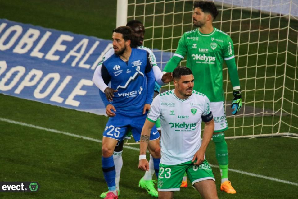 🚑 Ligue 2 - Inquiétude pour l'ASSE et son capitaine ? 