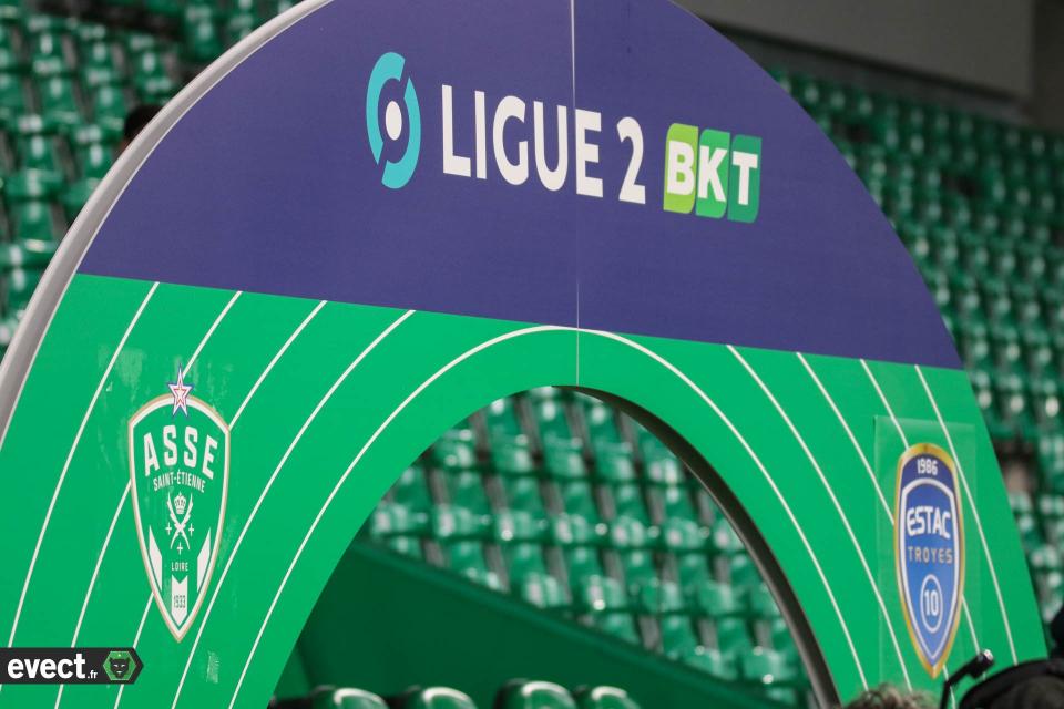 Ligue 2 : Des relégations actées, scène surréaliste à Troyes