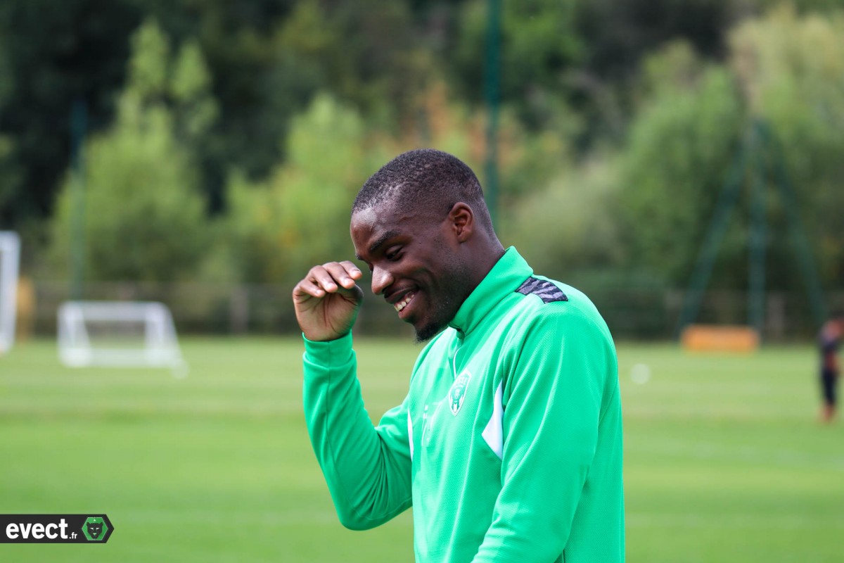 Niels Nkounkou (ASSE) : « Les choses étaient pourtant claires » -  L'Équipe