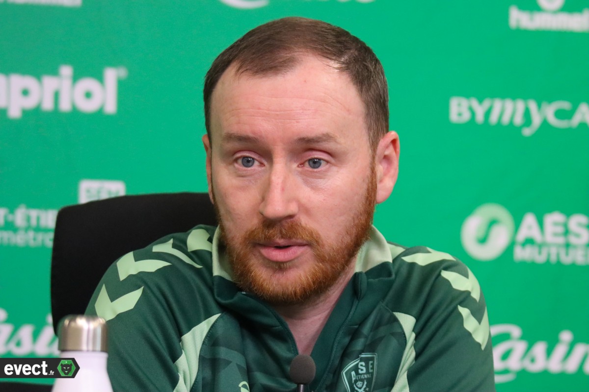 Cathro explique pourquoi l'ASSE n'a pas recruté de latéral gauche #ASSE