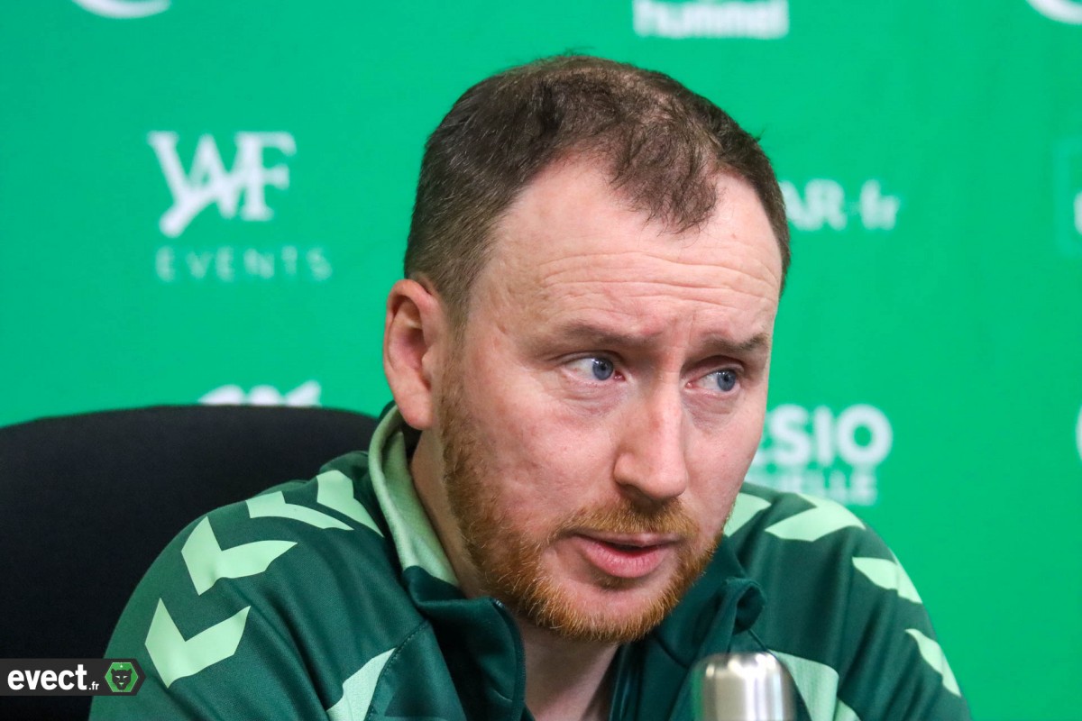Agacé face à la presse, Cathro veut du positif autour de l'ASSE #ASSE