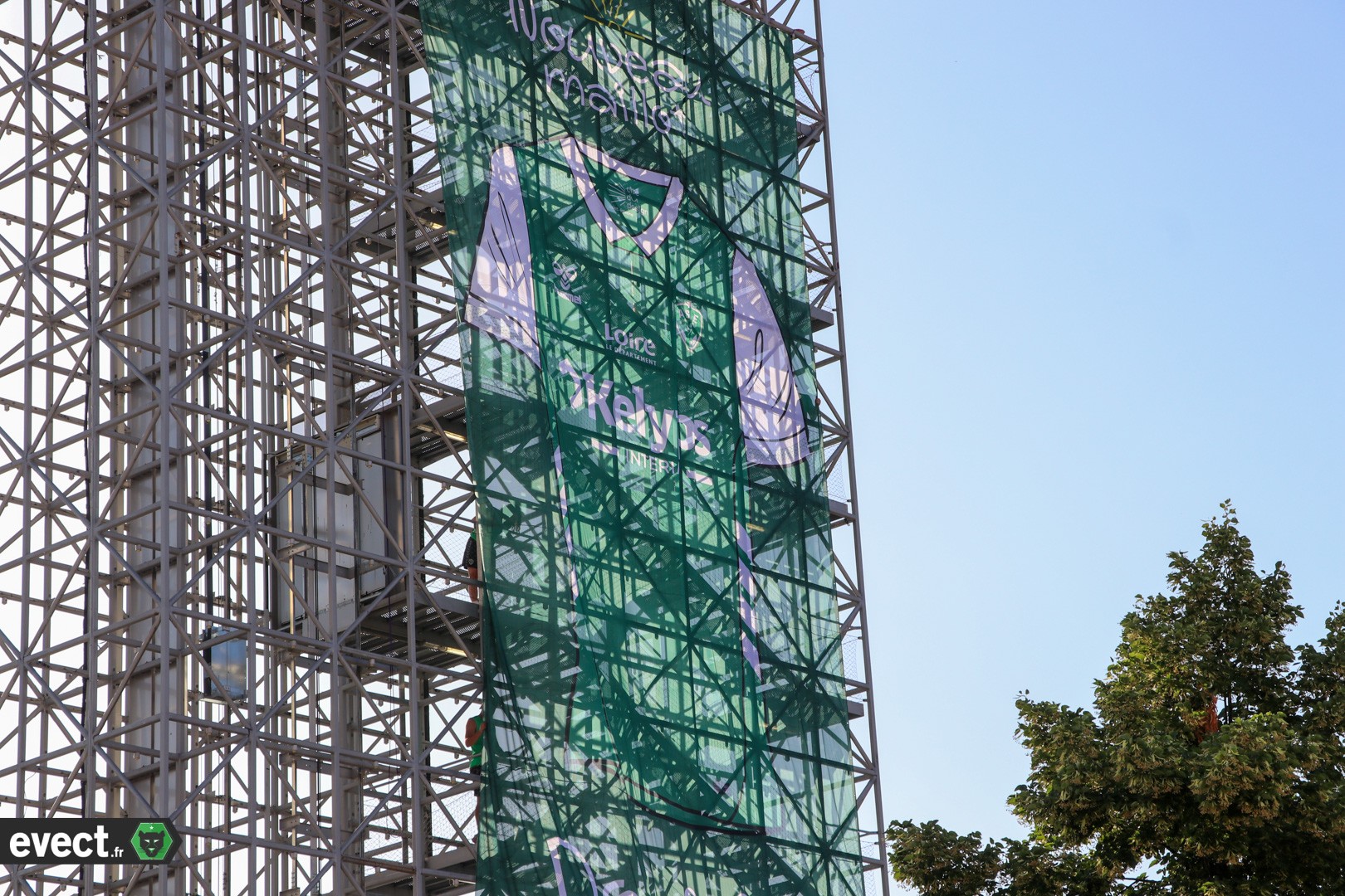 hummel s'explique sur les nouveaux maillots de l'ASSE #ASSE