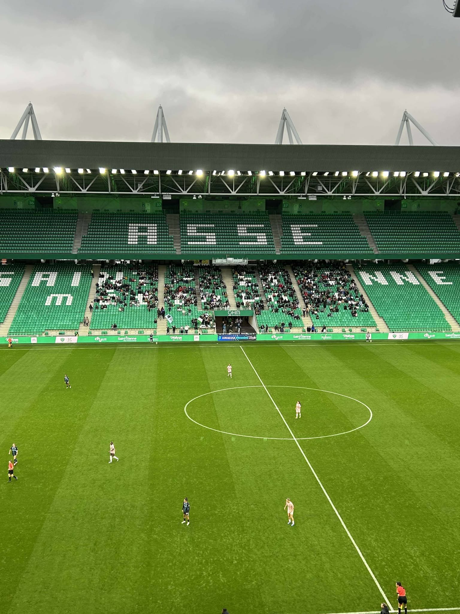 ASSE - Un Chaudron vide face à l'OM qui ne trouve pas son public #ASSE