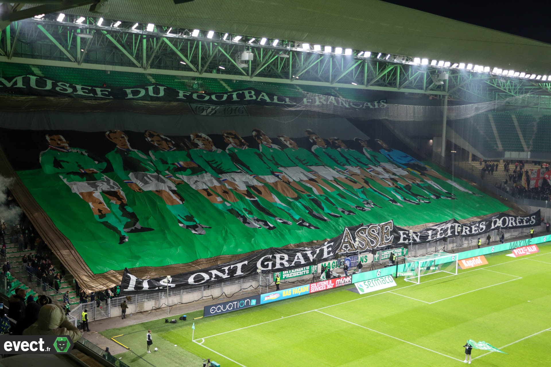 Malgré la sanction de la LFP, l'ASSE seule au monde en Ligue 2 #ASSE