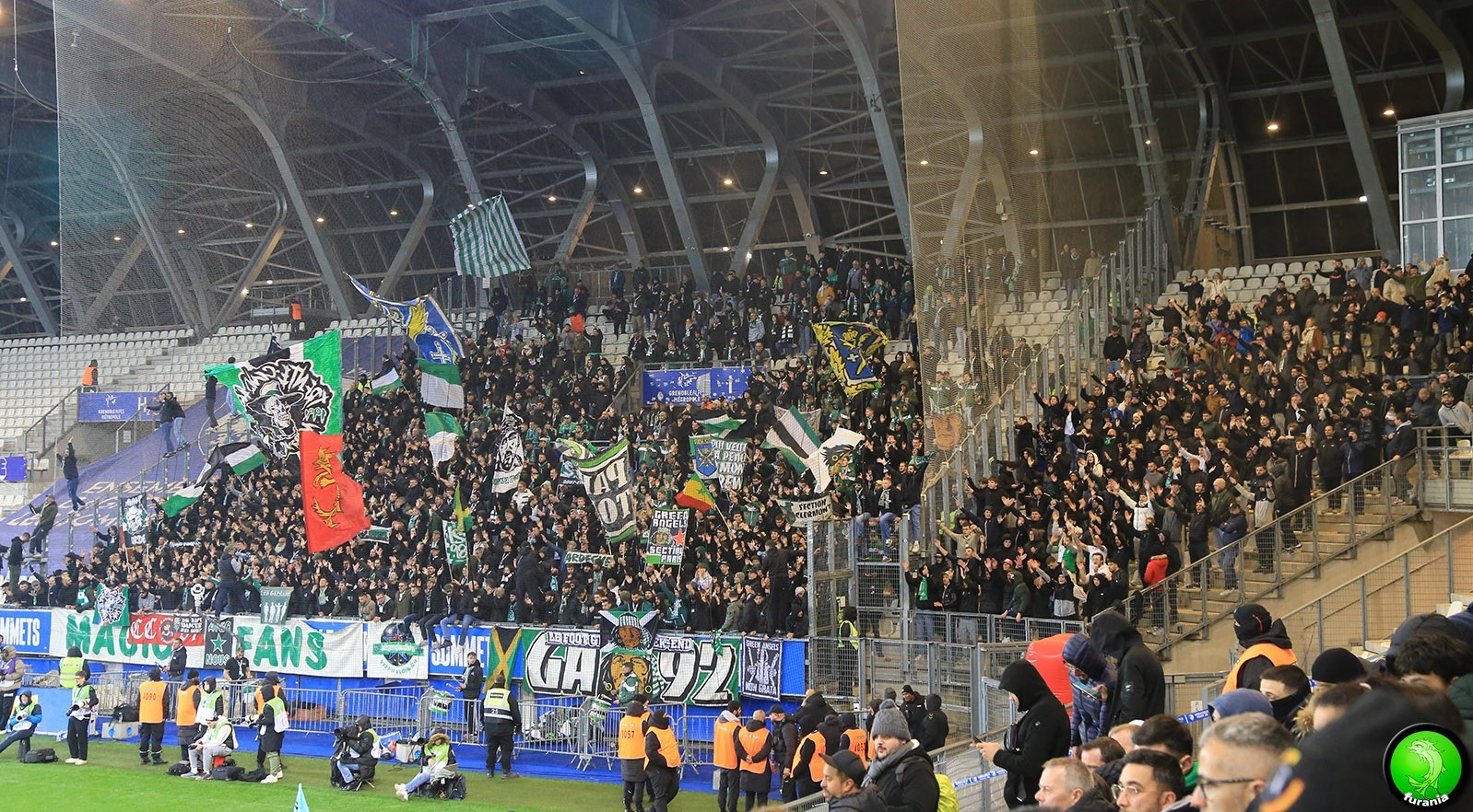 Ligue 2 - Plus de 1000 Verts à Grenoble record pour le stade des Alpes #ASSE