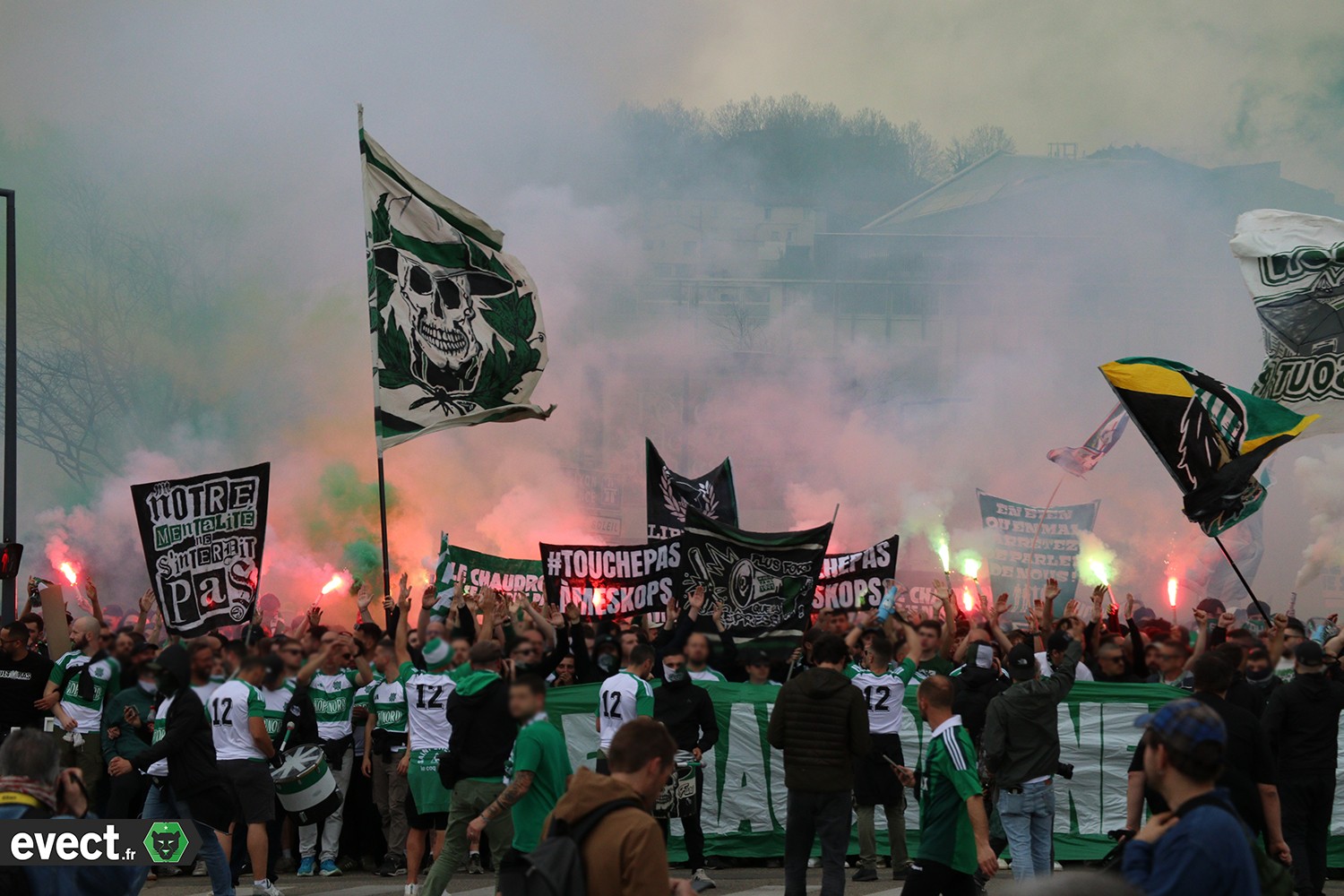 📸 ASSE - Retour en photos sur la manifestation contre la dissolution #ASSE