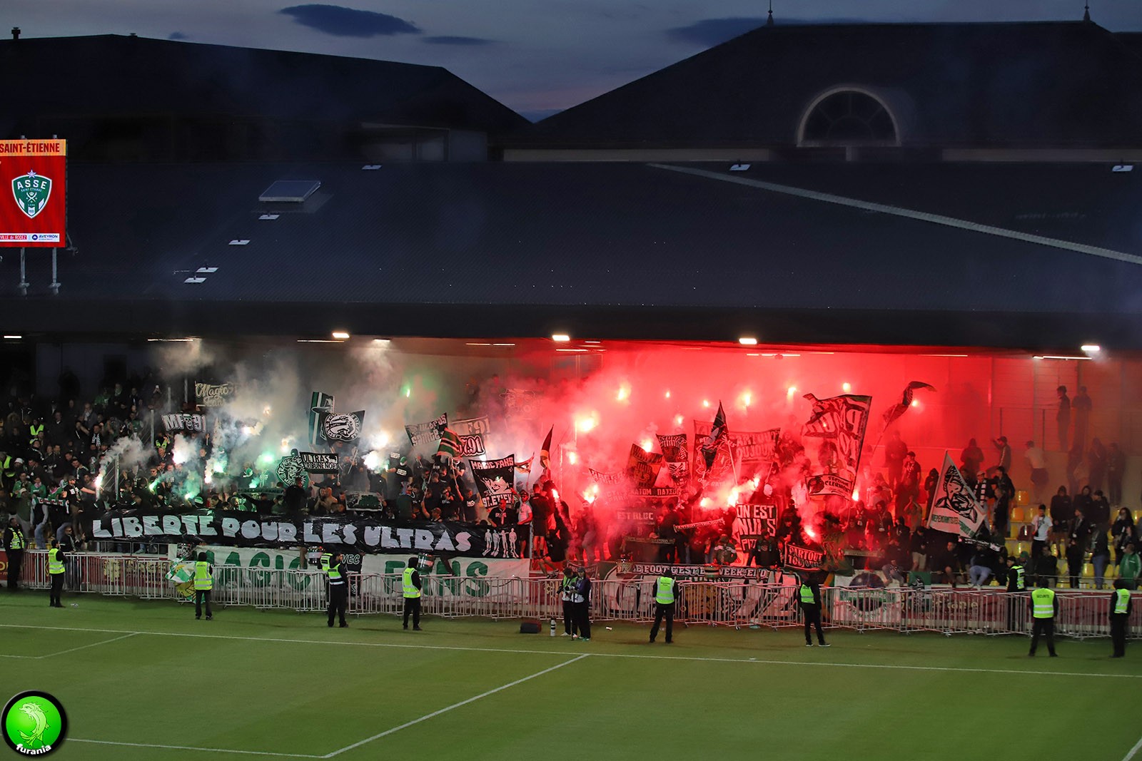 ASSE - Des supporters derrière leurs joueurs puis en colère #ASSE