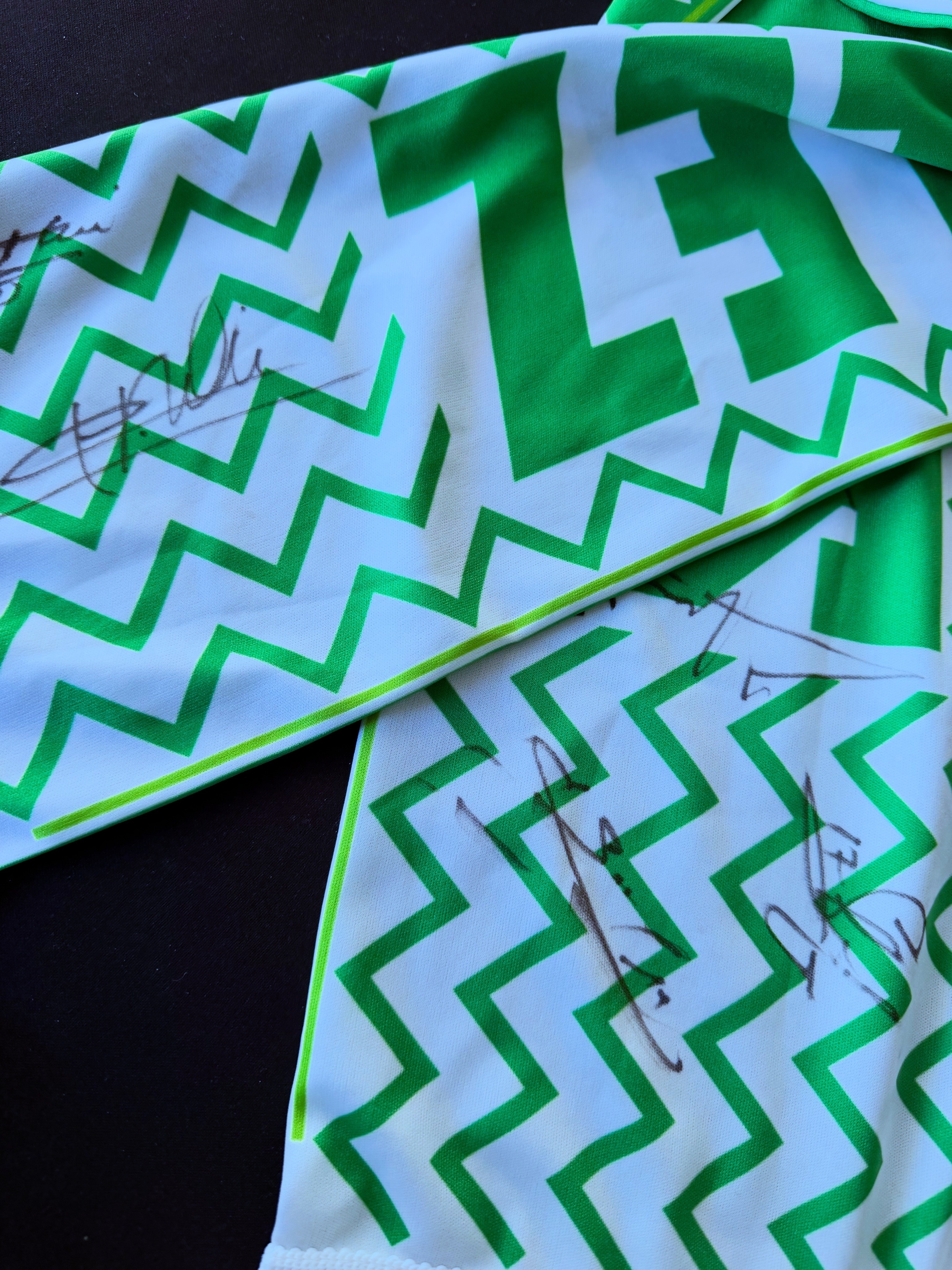 🍀 Gagnez une écharpe dédicacée par les légendes de 1976 #ASSE