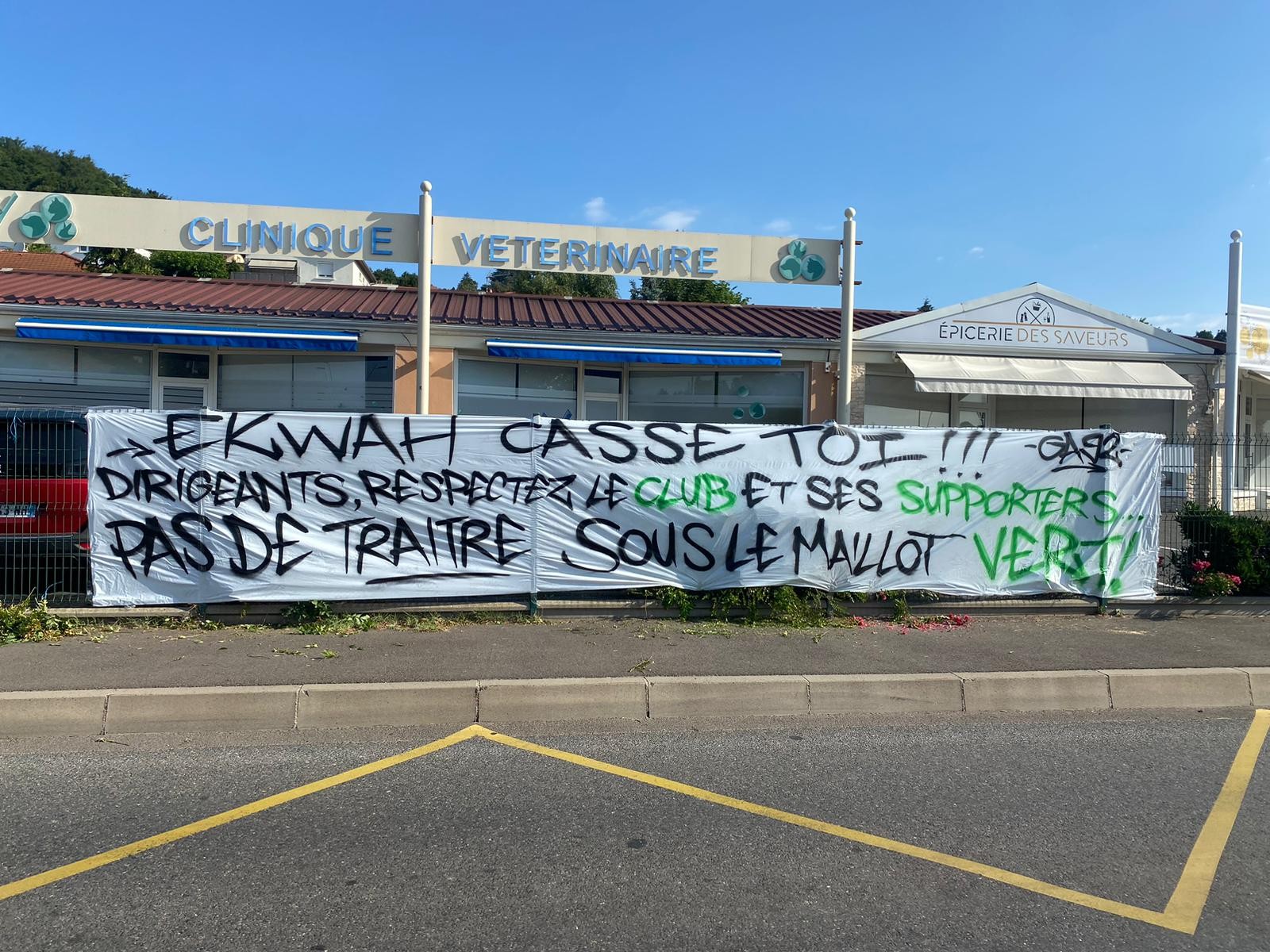 ASSE - Perrin et Ekwah visés par des banderoles des GA92 à L'Etrat #ASSE