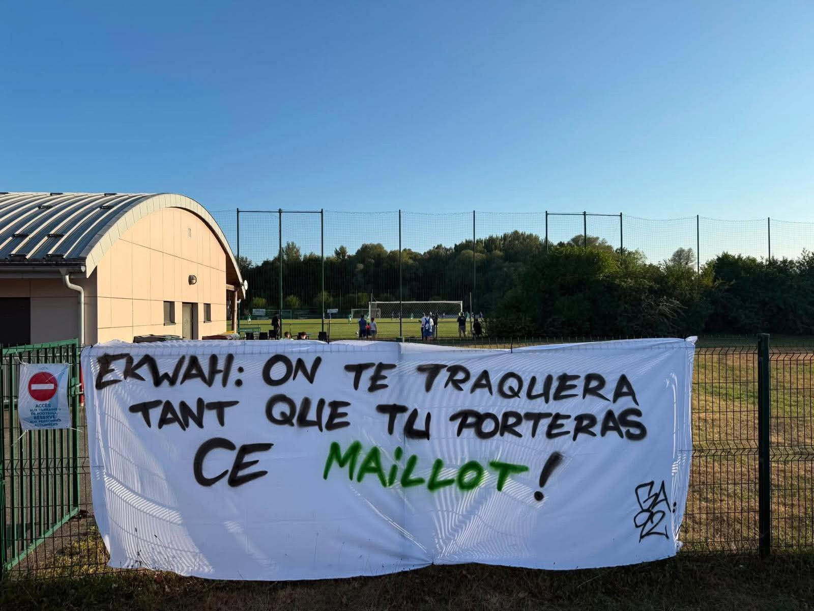 Discret à Divonne-les-Bains, Ekwah de nouveau visé par une banderole #ASSE