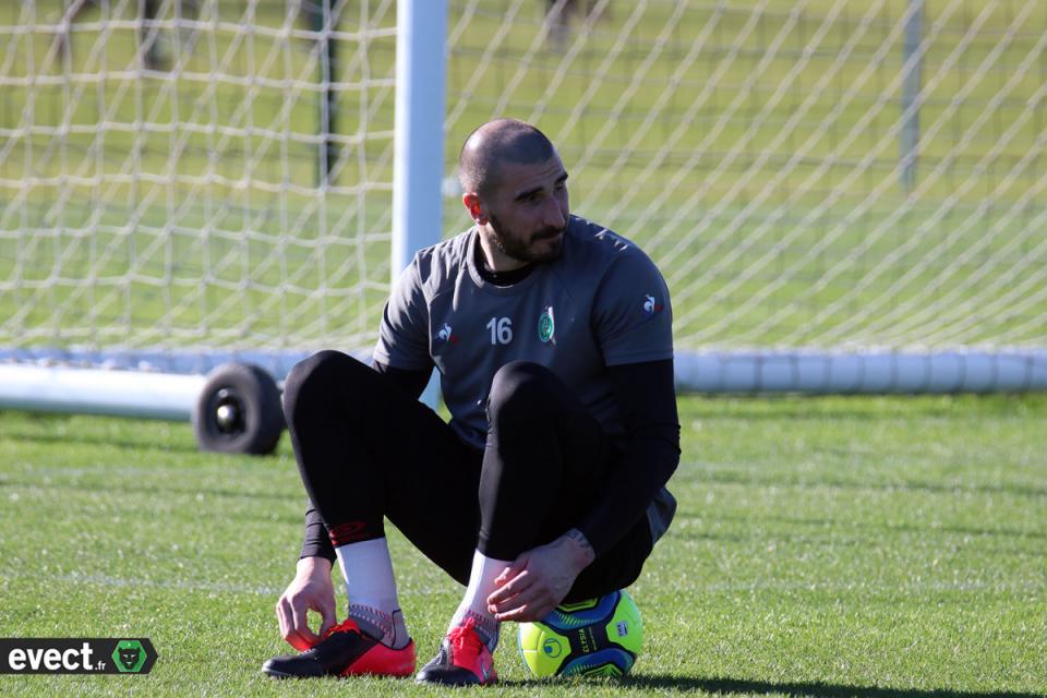 Mercato - Ruffier a eu des offres de clubs de Ligue 1 cet été