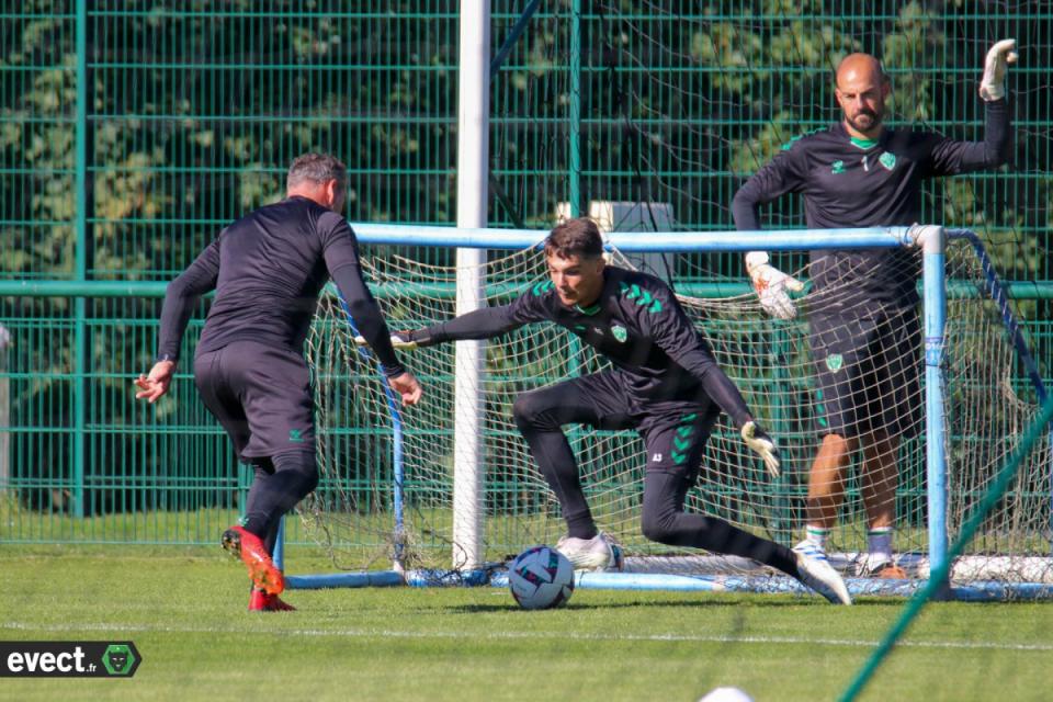 Ligue 2 - Gardien du Pau FC, Raveyre revient sur son départ de l'ASSE