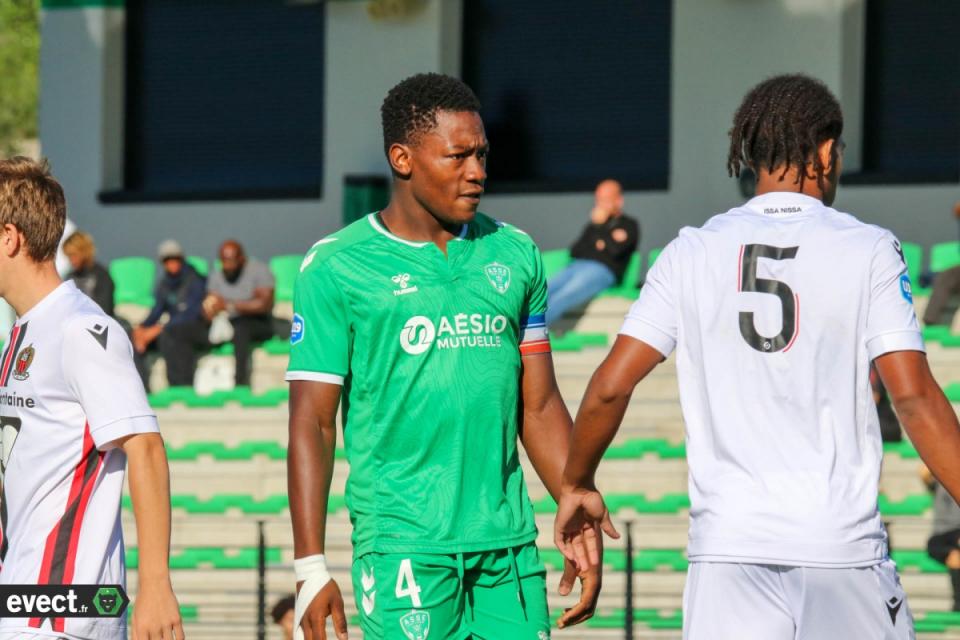 Formé à Nîmes, passé par l'ASSE et Gijon, il revient chez les Crocos
