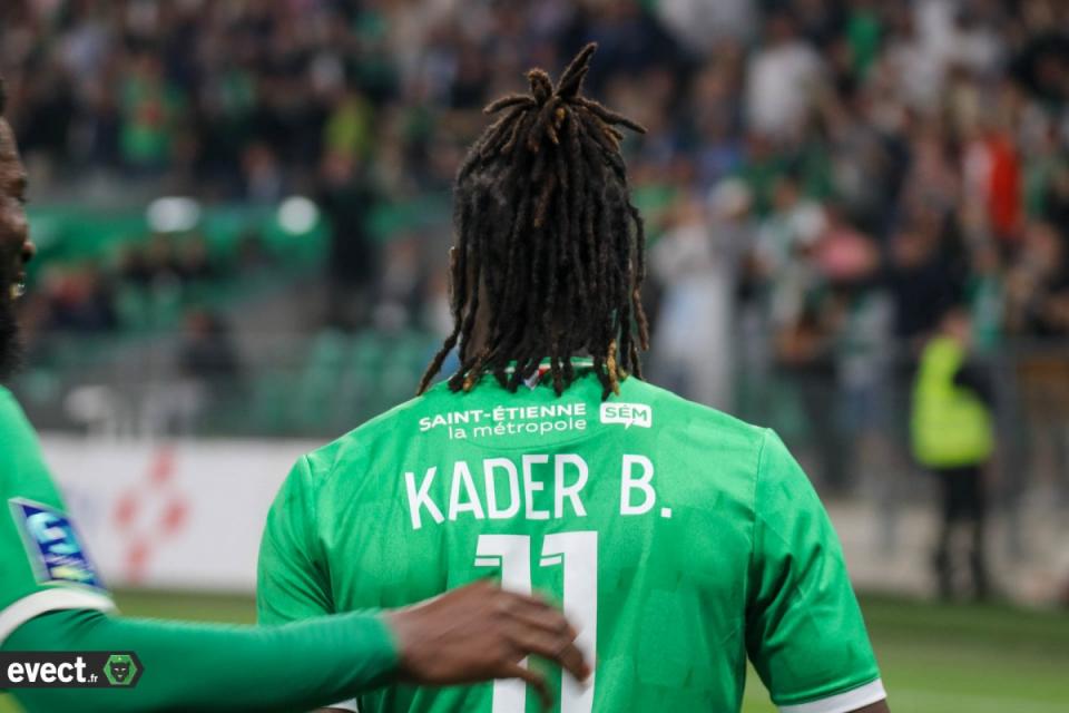 Les deux buts de l'ASSE et l'explosion du Chaudron vus de la pelouse 🤯