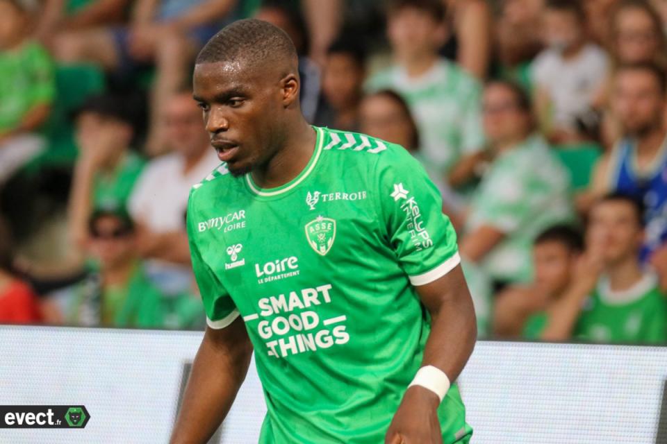 Mercato - Après l'ASSE en Ligue 2, la Ligue 1 pour Nkounkou ? 
