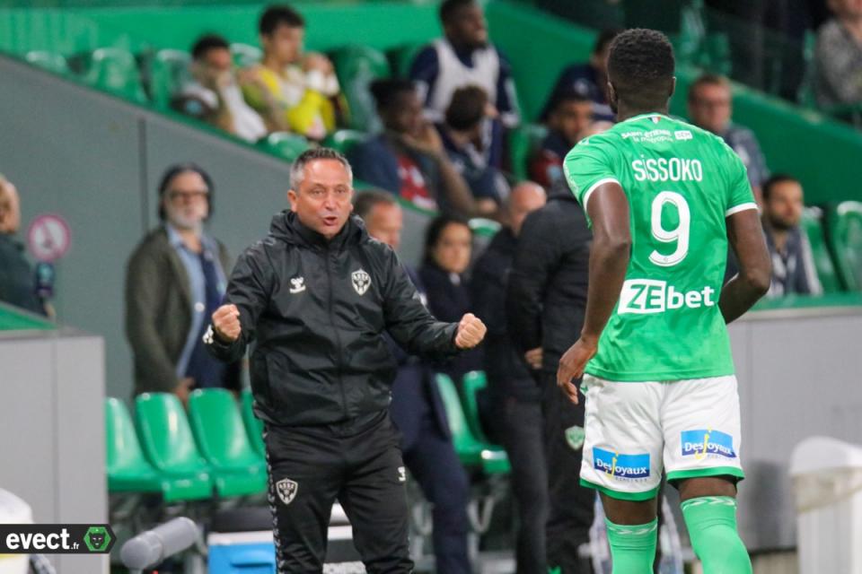 Adjoint à l'ASSE, il rejoint Bodmer et Appiah 