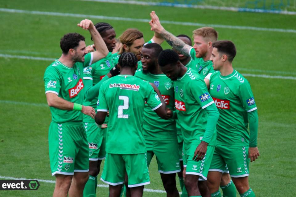 🚨 Un groupe inédit pour l'ASSE face à Nîmes