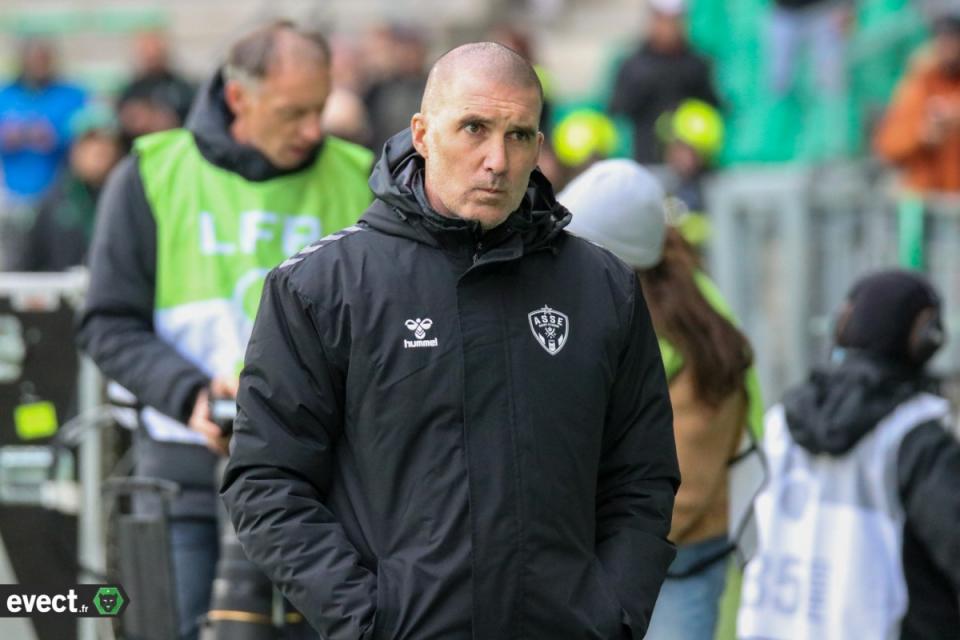 Batlles : "Les gens ont vite oublié mais c'est normal à Saint-Étienne"