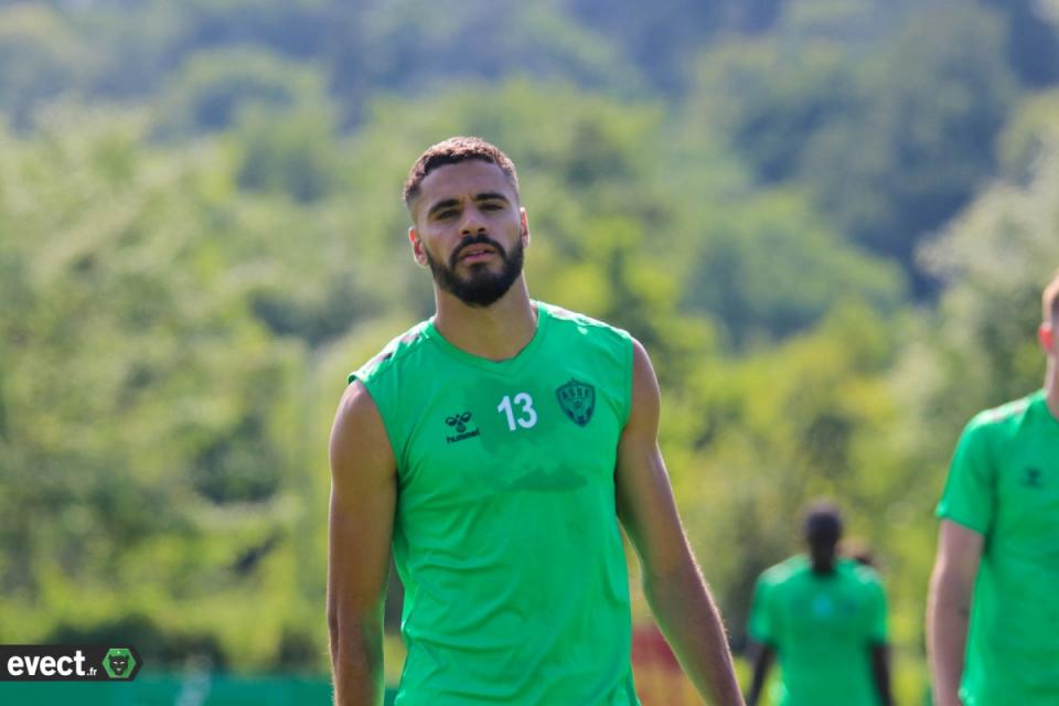 Mercato - Un ancien latéral de l'ASSE de retour en Ligue 1 ?