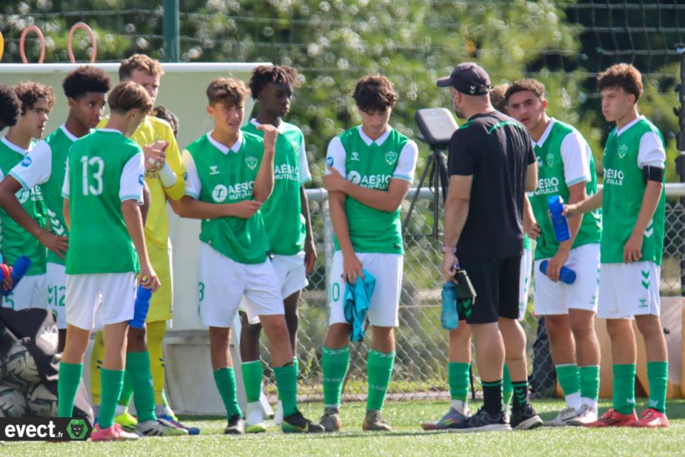 Après avoir mené 0-2, les U17 de l'ASSE sombrent totalement à Clermont