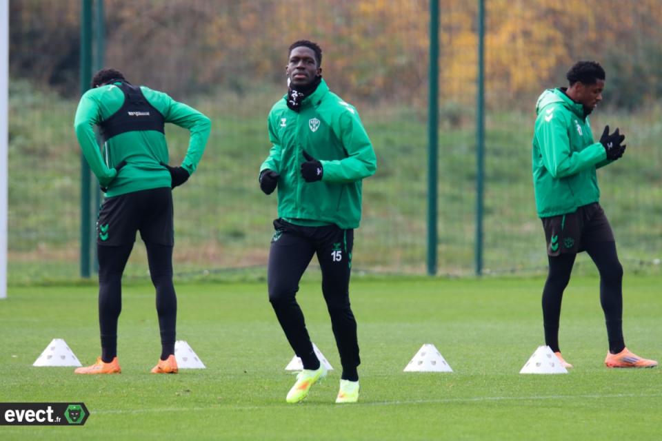 ASSE - Quatre joueurs à l'écart du groupe avant Guingamp