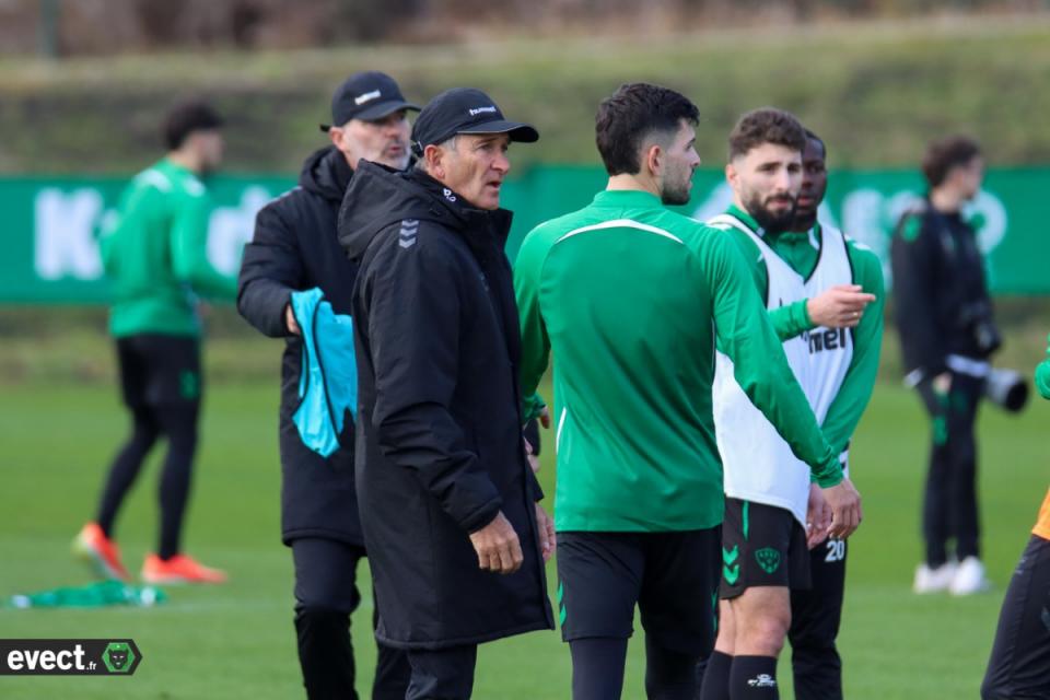 Première pour Montanier, plusieurs nouveaux visages à l'ASSE