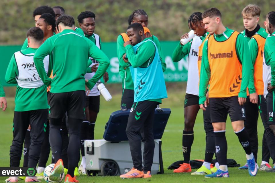 Un jeune attaquant avec les pros, des absents à l'ASSE