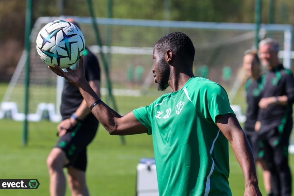 ASSE - Larsonneur absent, Boakye et deux autres joueurs à l'écart