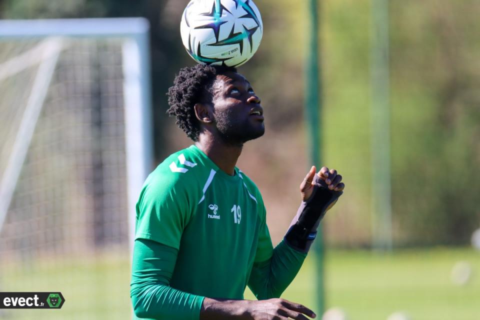 Débuts délicats pour Nadé, pas pour Annan