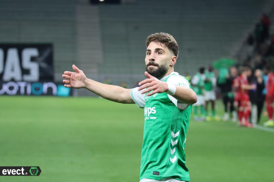 ASSE - Davitashvili frôle la perfection dans l'équipe type de Ligue 2