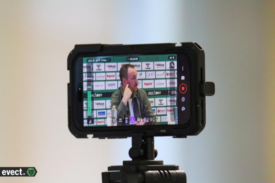 Ligue 2 - À l'ASSE, Cathro veut en dire le moins possible