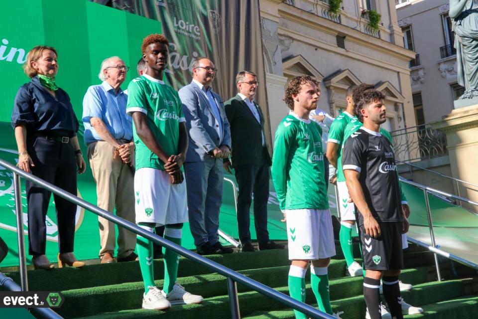 Une photo officielle innovante pour l'ASSE version 2026-2027