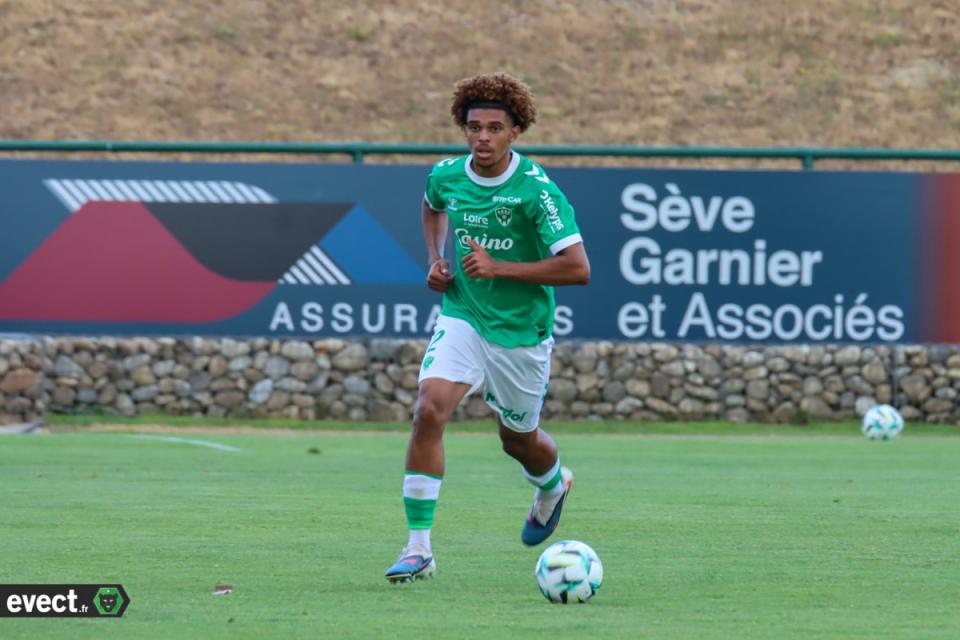 Nathan Kasia Nkondo passe professionnel avec l'AS Saint-Étienne