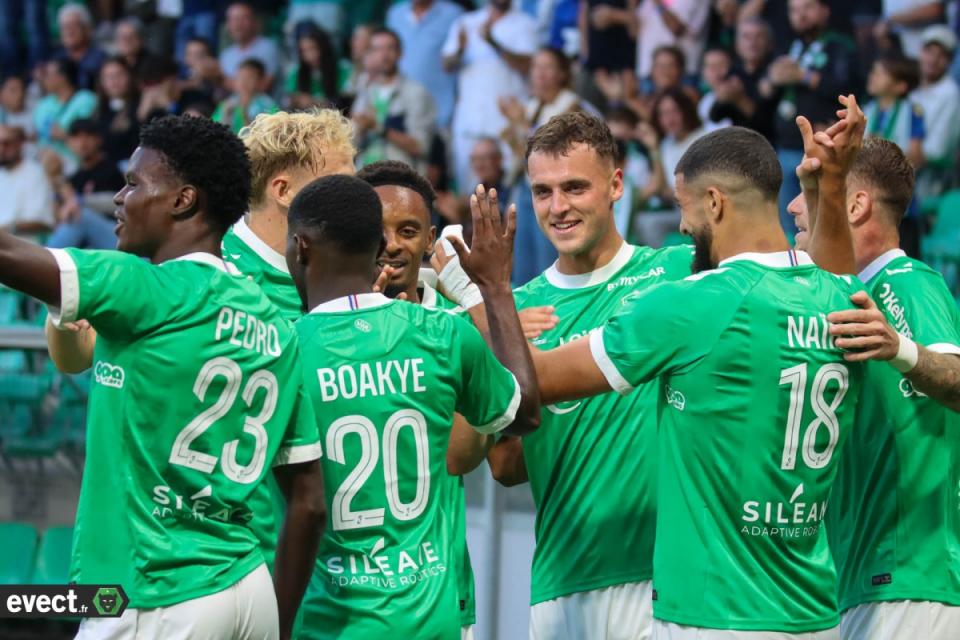 📸 Revivez le succès des Verts contre Grenoble en photos