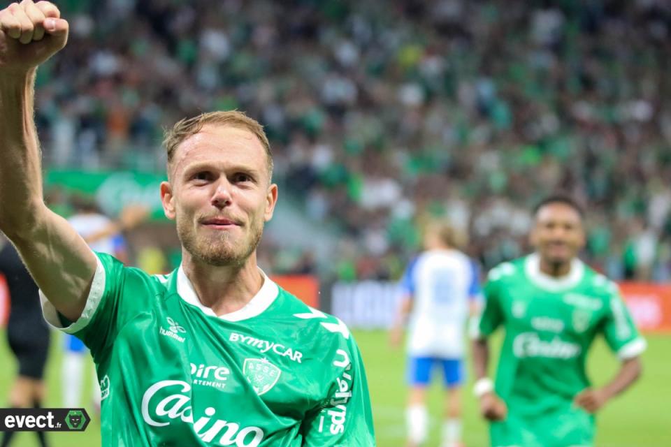 L'ASSE gifle Grenoble et reprend la tête de la Ligue 2