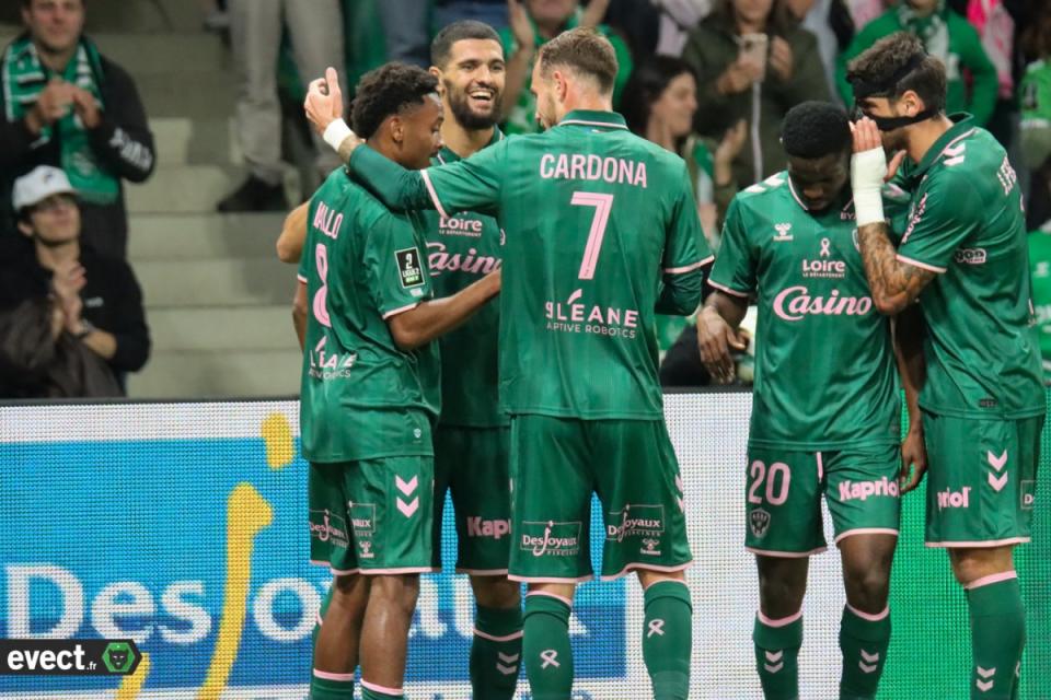 ASSE - Le but de la victoire de Cardona face au Red Star en vidéo