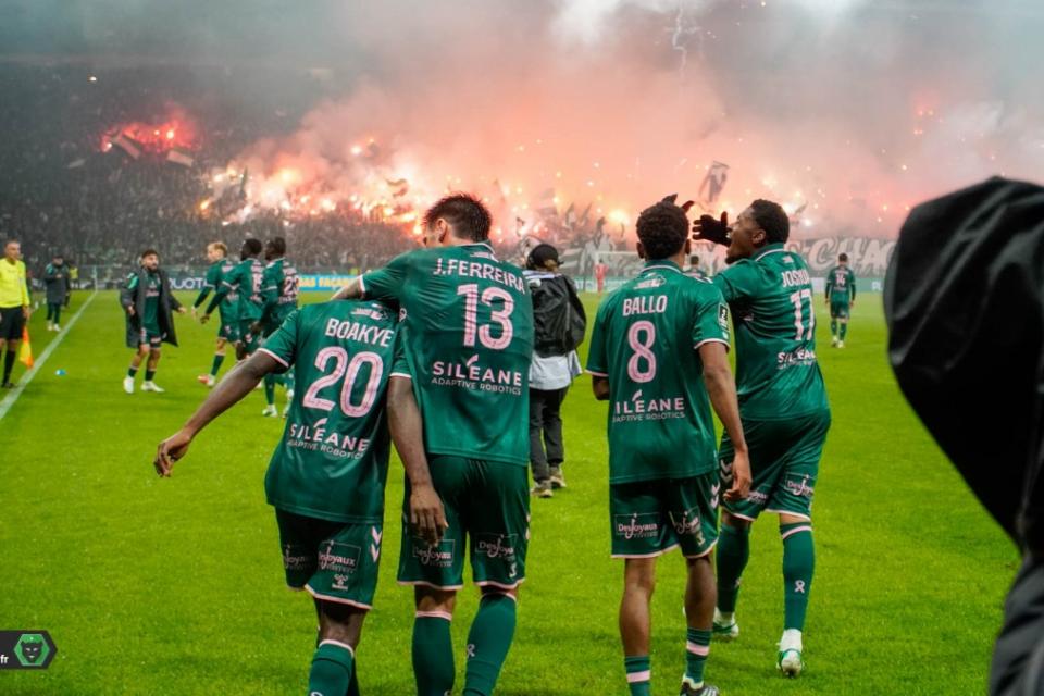 ASSE - Le but de Boakye et l'explosion du Chaudron vus de la pelouse