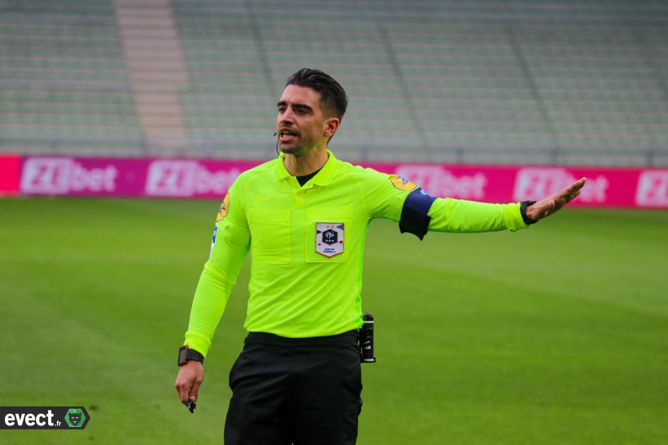 Gaillouste, un arbitre qui réussit plus à l'ASSE qu'à Dunkerque