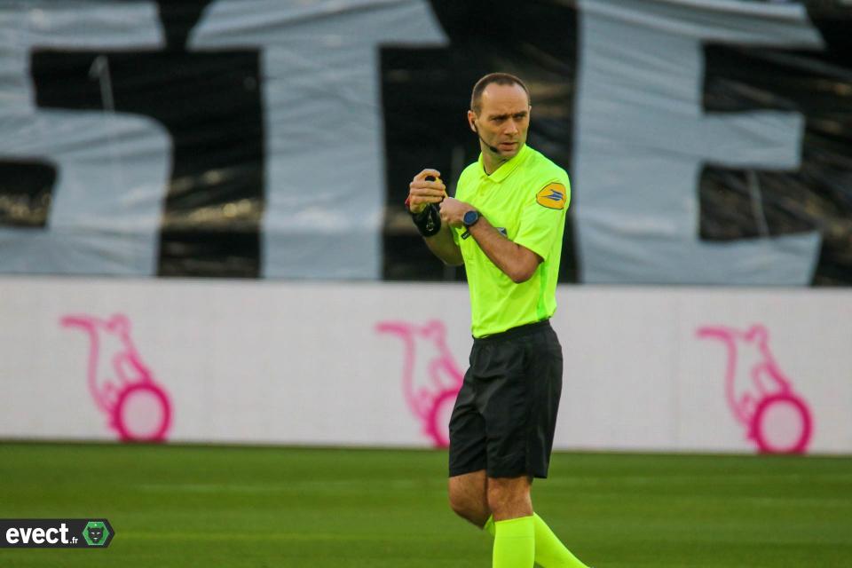 M. Léonard au sifflet, très mauvais souvenirs pour l'ASSE