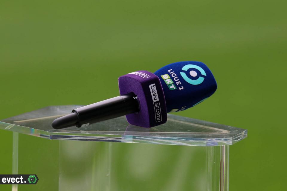 Ancien de l'ASSE, Mollo va passer derrière le micro